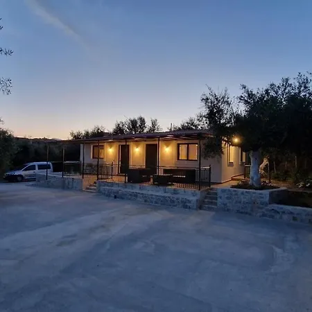 Ferienhaus George's Country Gythio